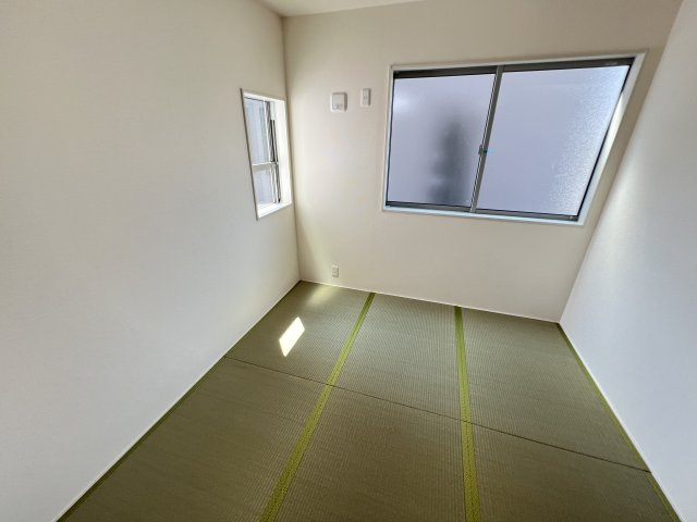 新築　藤岡市下戸塚　Livele Garden.S　5号棟の和室|　リビング隣の和室はお子様の遊び部屋としてもちょうどいいですね♪							
