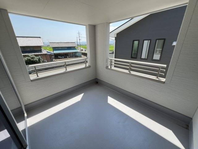 新築　藤岡市下戸塚　Livele Garden.S　5号棟のバルコニー|　インナーバルコニーで少しの雨なら濡れずにすみます。天気が怪しいけど…という悩みも解消ですね!									


　