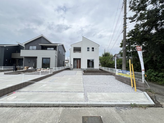 新築　藤岡市下戸塚　Livele Garden.S　5号棟の駐車場|現地写真　駐車スペースは2台分可能です！
