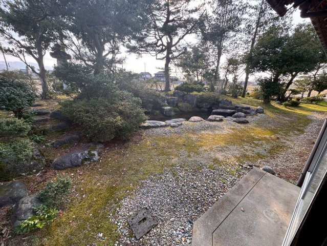 砺波市安川中古住宅の庭