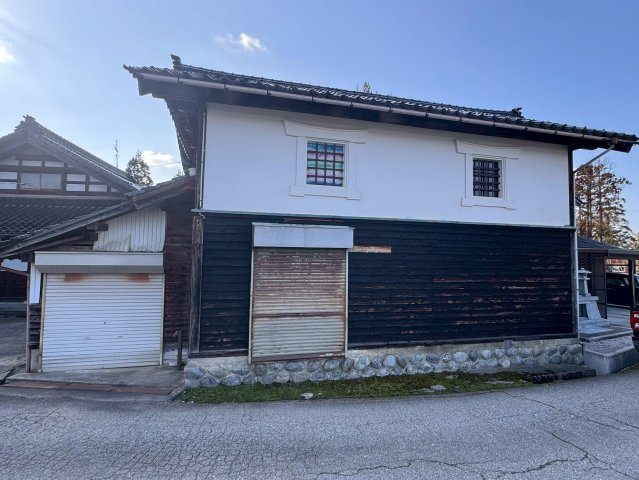 砺波市安川中古住宅の外観