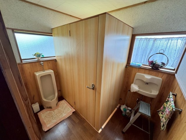 砺波市安川中古住宅のトイレ