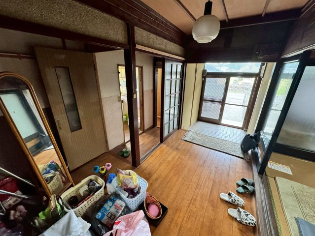 砺波市安川中古住宅の玄関