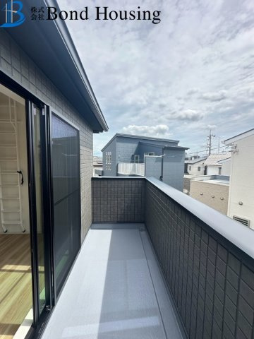 三方角地につき開放的　鳥羽　新築戸建のバルコニー