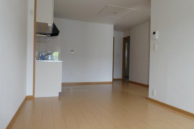 総社市中原のアパートの内装