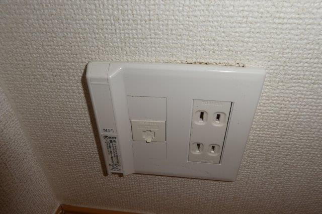 総社市中原のアパートの設備|電話モジュラー