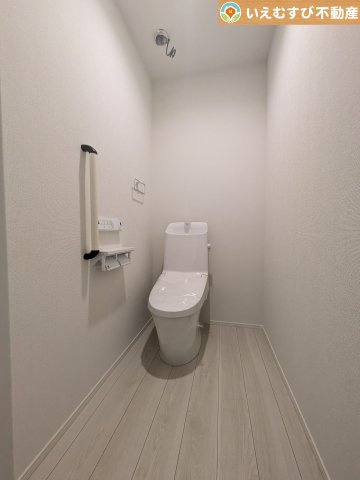 LIGNAGE　羽生市南5丁目のトイレ|シンプルで清潔感のあるトイレ
暖房便座付きなので寒い冬でも快適に使用できます！