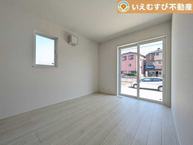 LIGNAGE　羽生市南5丁目の洋室|ナチュラルな色合いが落ち着くお部屋
シンプルな内装のお部屋なので自分でコーディネートしても楽しそうですね♪