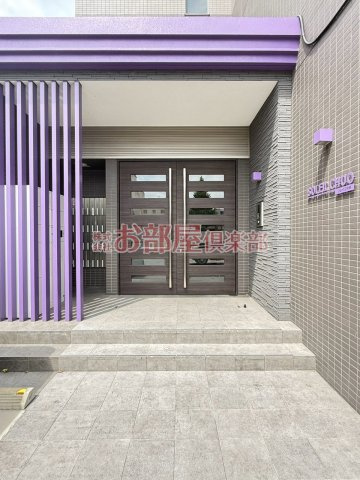 ソレイユ中央のエントランス|建物の内部です