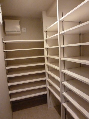 千代田区四番町の賃貸マンションの玄関|シューズインクローゼット