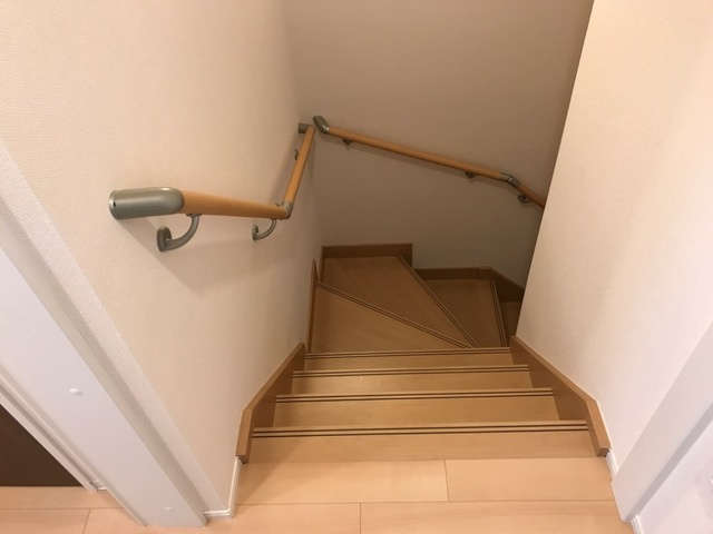 プルメリアの内装|階段