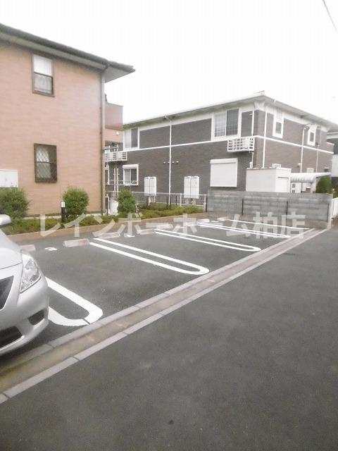仲介手数料（賃料の1.10ヵ月）の50％OFF対象物件！の駐車場|駐車場があるので、車を買う予定の方も安心です