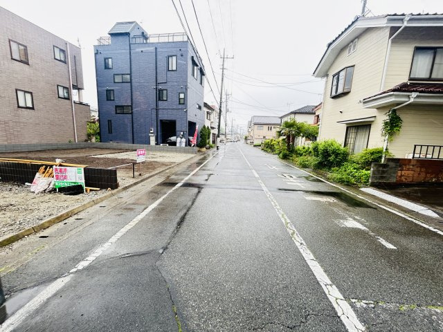 新築　前橋市小相木町　GRAFARE　１号棟の前面道路含む現地写真|現地写真　西側接道幅員約8ｍ