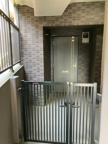 ドラゴンマンション多摩学園都市伍番館の外観|専用ポーチ付き