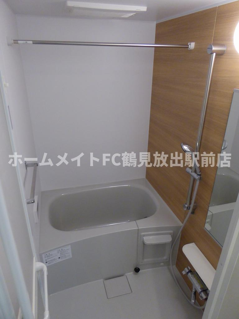大阪市鶴見区緑１丁目のアパートの浴室