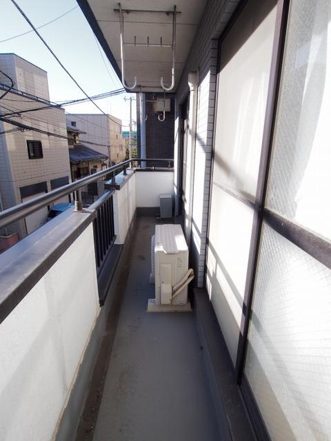 靱江ビルのバルコニー