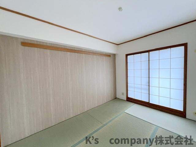 ◎高座郡寒川町一之宮5丁目　ライオンズマンション寒川第2の和室|和室5.8帖◇アクセントクロスで奥行きが感じられるお部屋◇