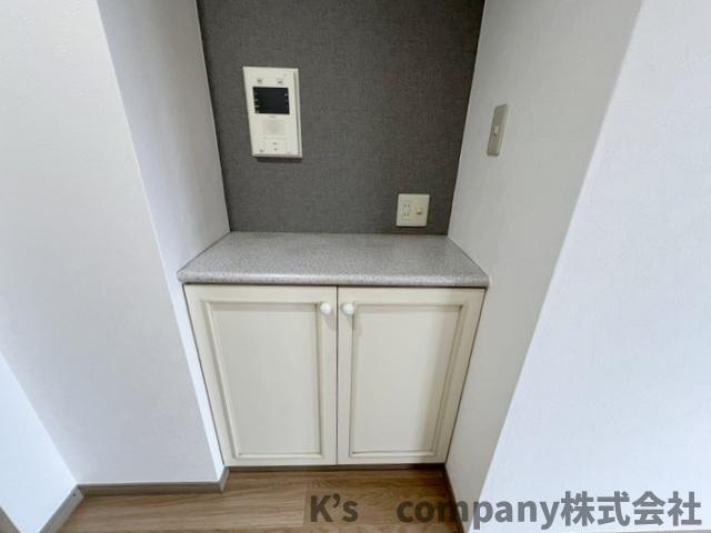 ◎高座郡寒川町一之宮5丁目　ライオンズマンション寒川第2のその他|リビングの一角にあるフリーカウンター☆自宅用の電話を置いたりインテリア小物を飾ることができます◇