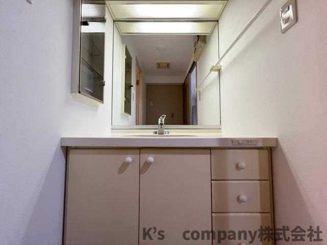 ◎高座郡寒川町一之宮5丁目　ライオンズマンション寒川第2の独立洗面台|洗面スペース◇収納も充実しています◇
