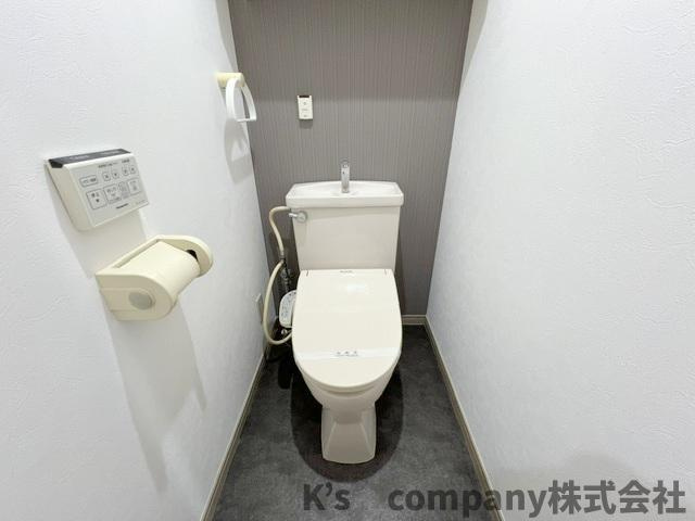 ◎高座郡寒川町一之宮5丁目　ライオンズマンション寒川第2のトイレ|アクセントクロスのおしゃれなトイレ◇