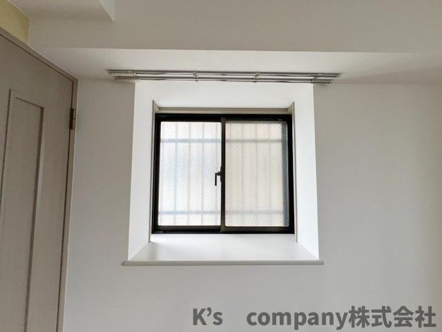 ◎高座郡寒川町一之宮5丁目　ライオンズマンション寒川第2の内装|洋室4.5帖は2面採光の明るいお部屋です◇一つは出窓でお部屋が広く感じられます♪