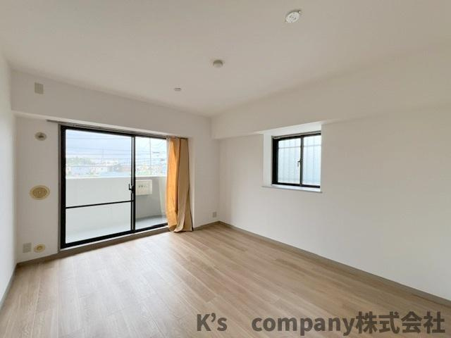 ◎高座郡寒川町一之宮5丁目　ライオンズマンション寒川第2の居間・リビング|前面には棟がなく人目を気にせずに生活ができます♪