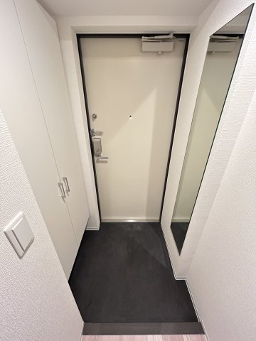 コンフォリア・リヴ淡路町一丁目の玄関