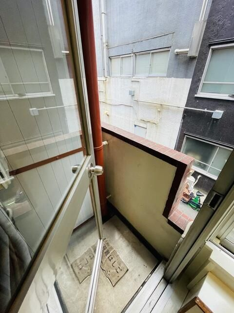 千代田区岩本町１丁目の賃貸マンションのバルコニー