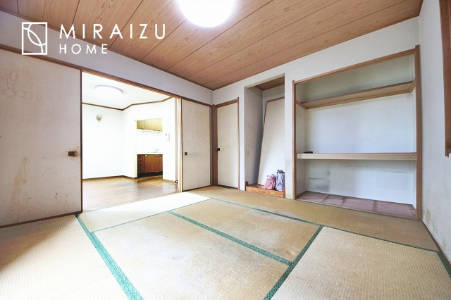 【和室】 | 【1階和室】居心地の良さそうなリラックスできる空間。独立性のある建物ですので、ご自分の時間を大切にしたご家族様にぴったりです！