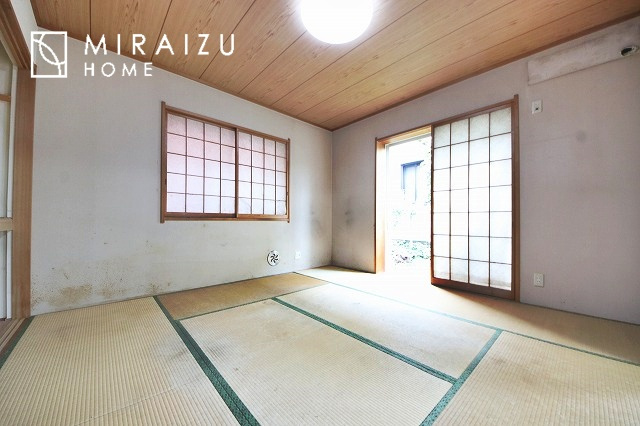 【和室】 | 【1階和室】居心地の良さそうなリラックスできる空間。独立性のある建物ですので、ご自分の時間を大切にしたご家族様にぴったりです！