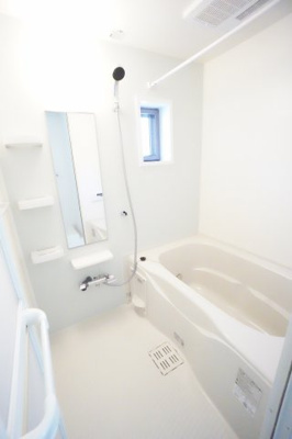 【浴室】 | ハイグレイス1番館 | ※同物件・反転タイプの写真です。