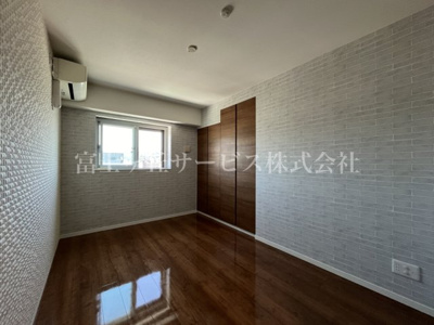 【洋室】 | エンブルエバー清水駅前 中古マンション | サービスルーム