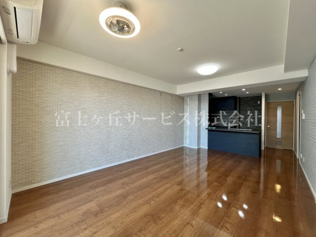 【居間・リビング】 | エンブルエバー清水駅前 中古マンション | LDK