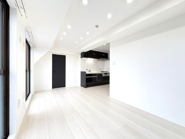 キャッスルマンションお花茶屋の居間・リビング|ドキドキの新生活も、安心してスタート。ぴったりの住まいを見つけませんか？クランディアが一緒に住まい選びをサポートします‼　まずは、お気軽にお問合せください　＃クランディア