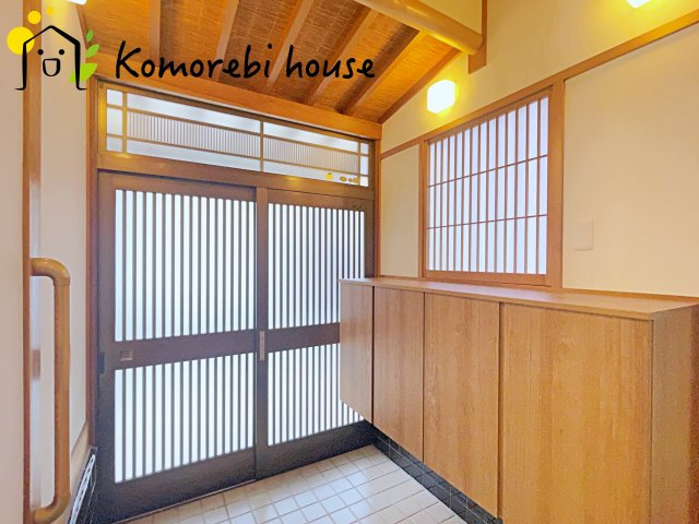 桶川市加納　中古戸建の玄関|ゆったりとした玄関です