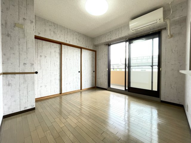 信開ガーデンコート西大路の居間・リビング|LDK12.6帖
