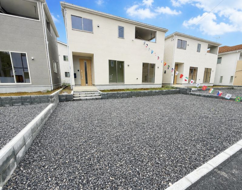 クレイドルガーデン前橋市川原町第４　２号棟の駐車場|駐車場もキレイに整備されています。３台以上駐車可能です。