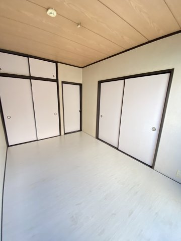 クレセント北山の居間・リビング|他号室の写真になります。
