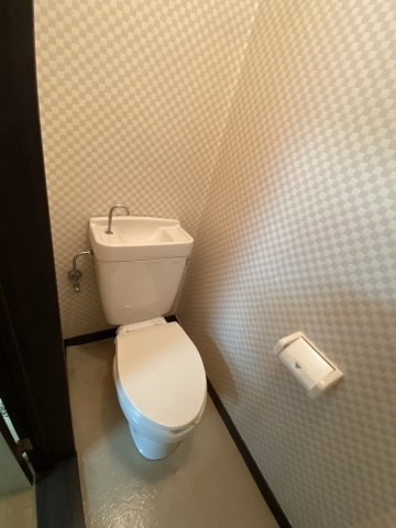 クレセント北山のトイレ|他号室の写真になります。