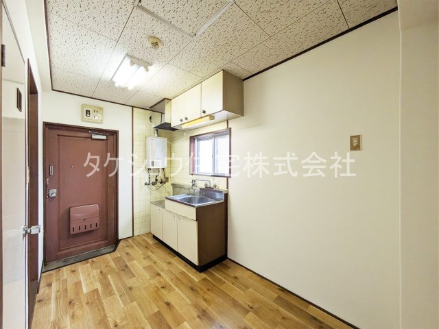 レジデンス塩原の居間・リビング|※408です。