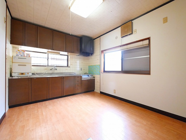 大和郡山市東奈良口町戸建の居間・リビング|こちらの居間で趣味の時間をお楽しみください