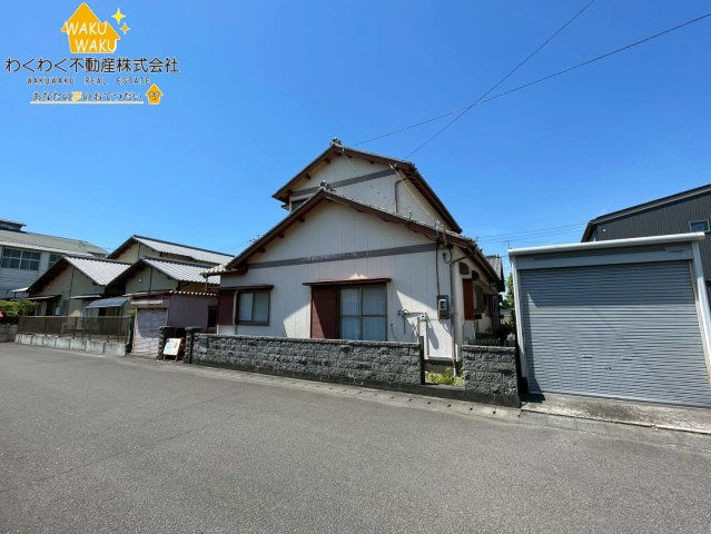 中古戸建の前面道路含む現地写真