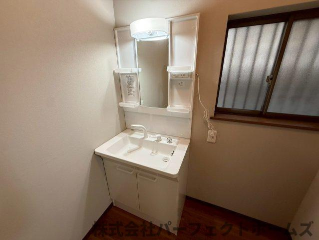 禁野本町1丁目O.C中古戸建の独立洗面台|朝の身支度には欠かせない独立洗面化粧台