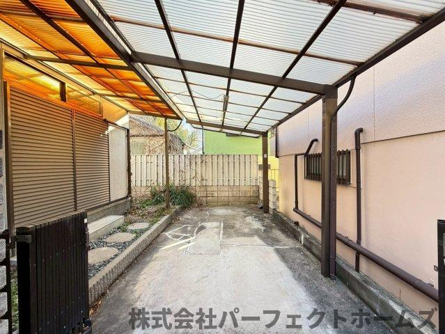 禁野本町1丁目O.C中古戸建の駐車場|駐車場に車を止められます