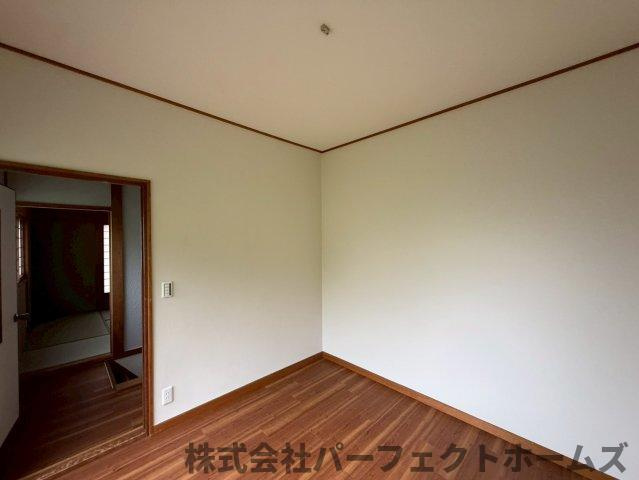禁野本町1丁目O.C中古戸建の洋室|明るい洋室です