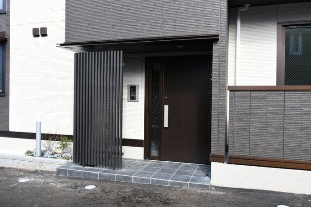 ルミナス磯部町のエントランス