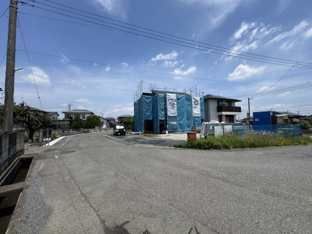 新築　佐波郡玉村町上飯島2期　GRAFARE　１号棟の前面道路含む現地写真|現地写真　西側接道幅員約10.5ｍ　南側接道幅員約6ｍ