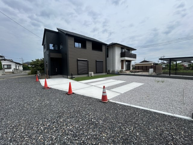 新築　佐波郡玉村町上飯島2期　GRAFARE　１号棟の駐車場|現地写真　駐車スペースは並列4台分可能です！
