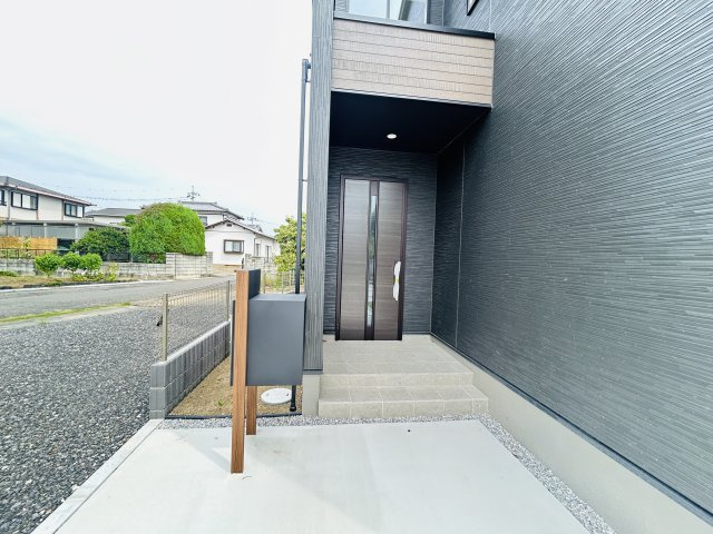 新築　佐波郡玉村町上飯島2期　GRAFARE　１号棟の玄関|現地写真　TVモニター付きドアホンでセキュリティも安心です！
