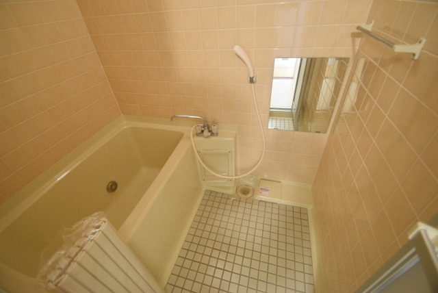 グロースメゾン海神Ａ・Ｂの浴室|玄関シューズボックスあります